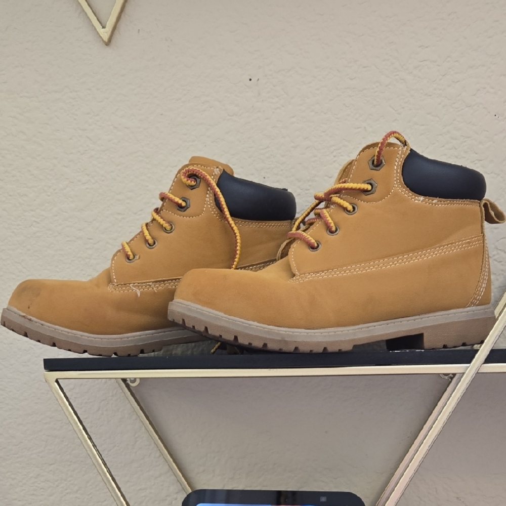 Wonder Nation Tan and Black Boots with Sturdy Construction